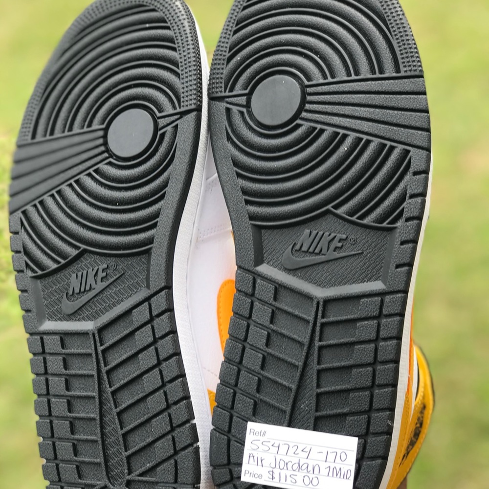 Air Jordan 1 University Gold Sz 8.5 (2021) - Picture 8 of 9